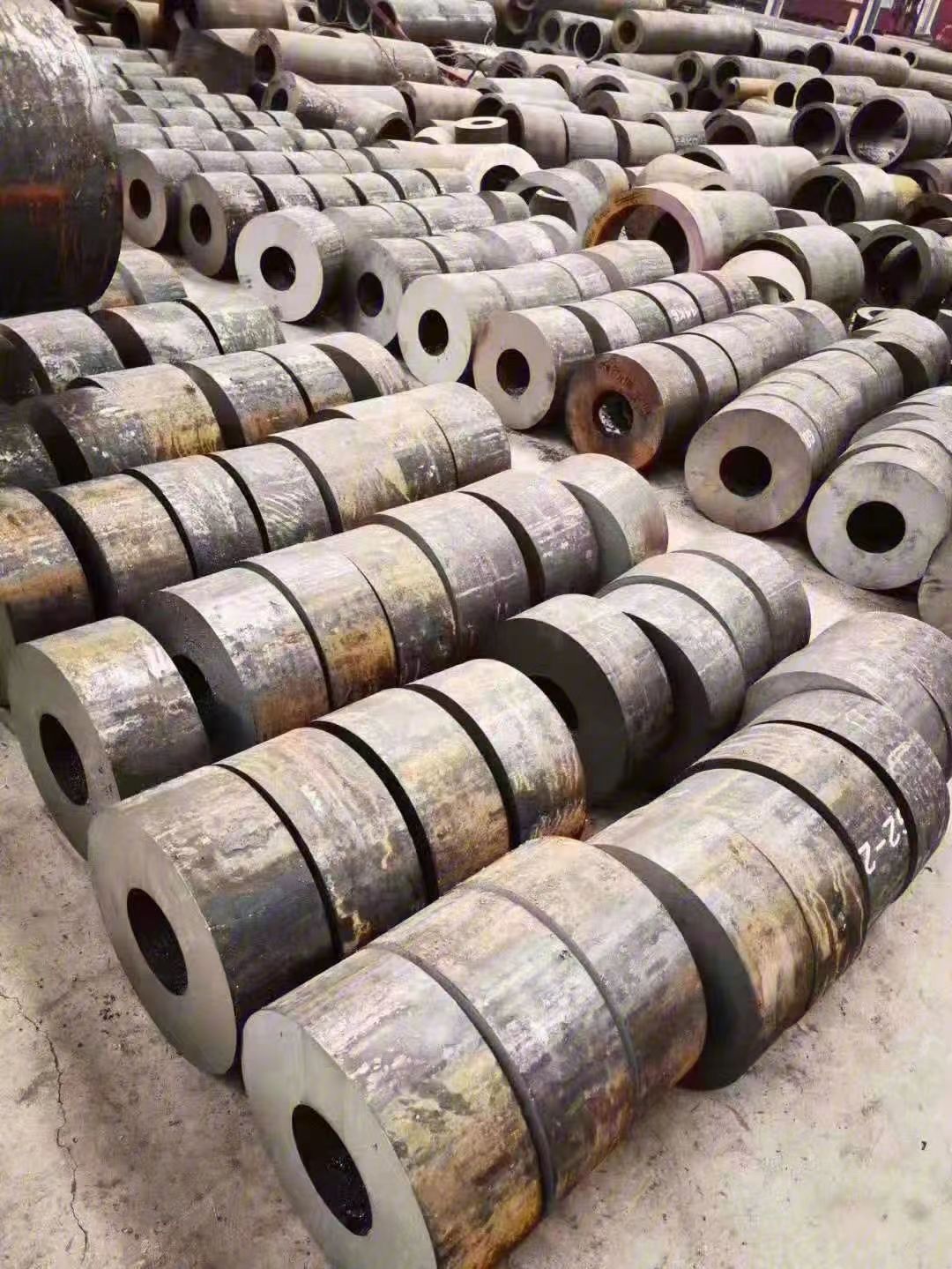 10# 20# 45# 16Mn 27SiMn 12Cr1Mo 15CrMo 42CrMo 40Cr Equal seamless steel pipe